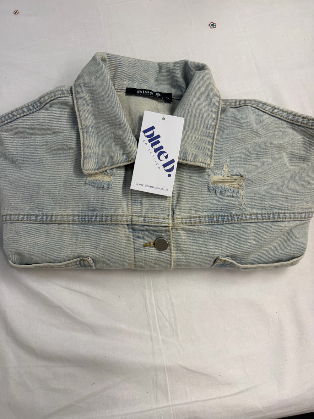 Women's Light Wash Cropped Denim Jacket - Light Blue - Picture 10 of 10
